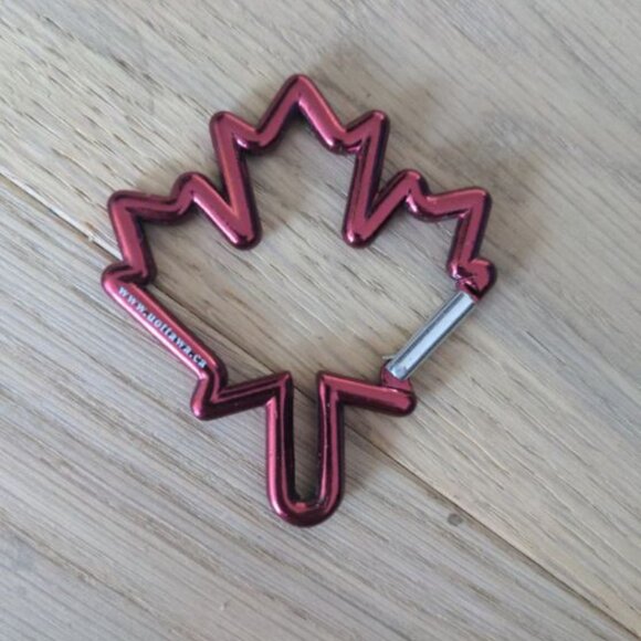 Maple leaf aluminum carabineer keychain bag decor - Picture 1 of 2